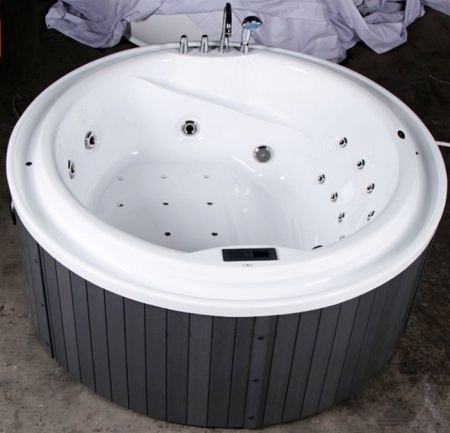 Гидромассажный спа-бассейн Sunrans SR840 Гидромассажный спа-бассейн Sunrans SR840